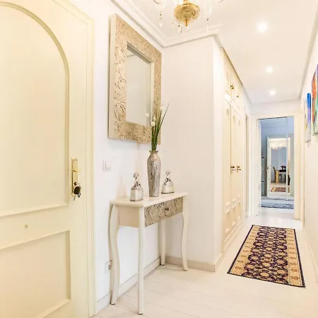 Belvilla By Oyo Apartamento En Cimadevilla Διαμέρισμα