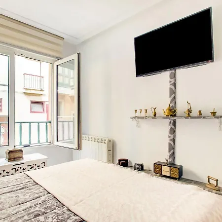 Belvilla By Oyo Apartamento En Cimadevilla * خيخون