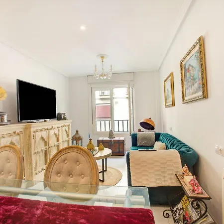 Belvilla By Oyo Apartamento En Cimadevilla דירה גיחון