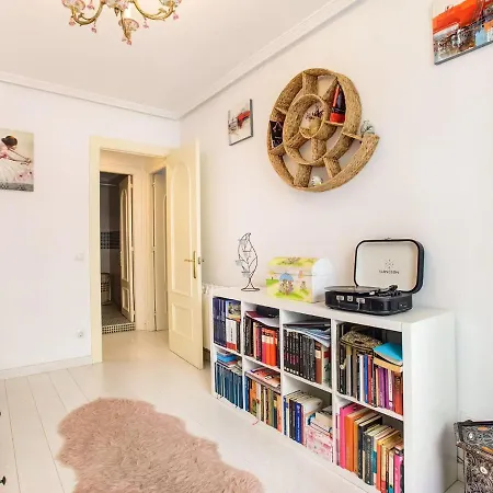 Belvilla By Oyo Apartamento En Cimadevilla גיחון